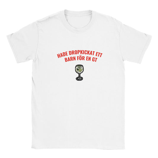 Rolig t-shirt med texten “Hade dropkickat ett barn för en GT”, krog- och meme-humor, unisex herr/dam – Merchoteket
