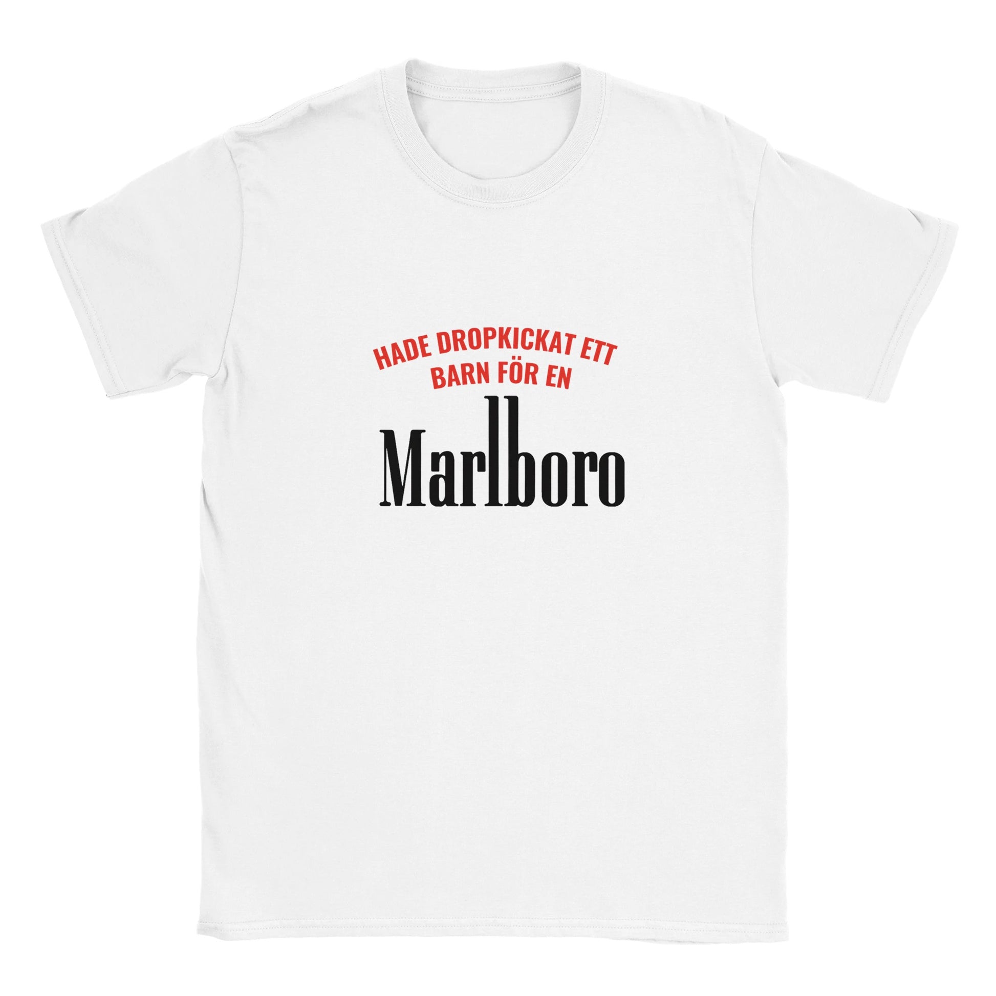 Rolig t-shirt med texten “Hade dropkickat ett barn för en Marlboro”, provocerande meme-humor, unisex herr/dam – Merchoteket