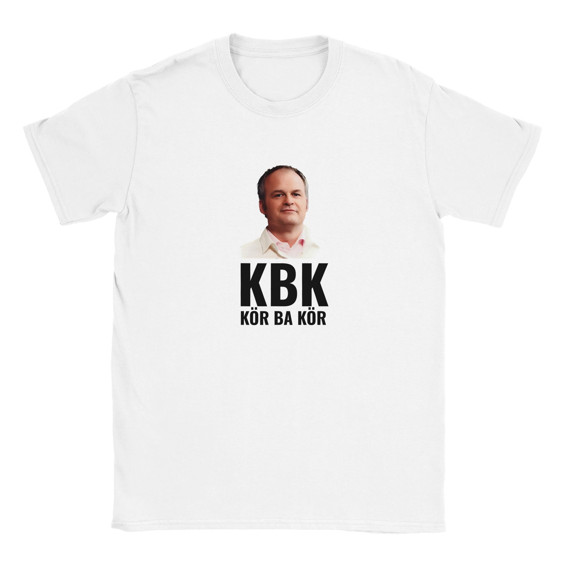Rolig t-shirt med texten “KBK Kör ba kör Fredde”, humortryck med fest-citat, unisex herr/dam – Merchoteket