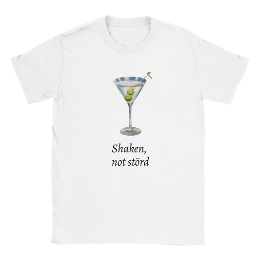 Rolig t-shirt med texten “Shaken not störd”, Bond-inspirerad drinkhumor, unisex herr/dam – Merchoteket