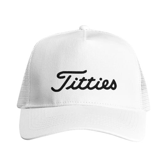 Vit keps med texten Titties istället för Titleist. Rolig keps, golfkeps.